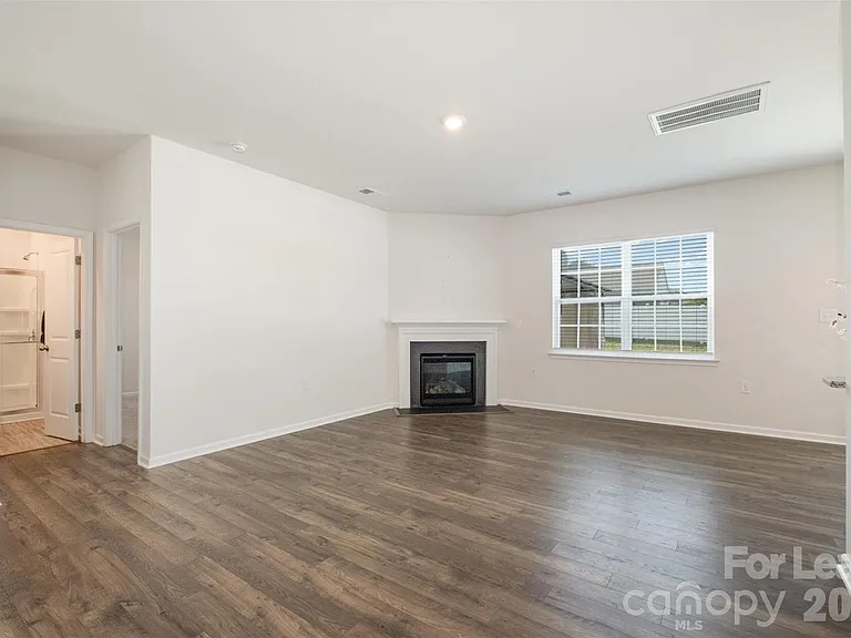 2407 Sugar Ct SW — Photo 6