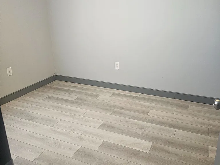 LIV Lakeview — Photo 16