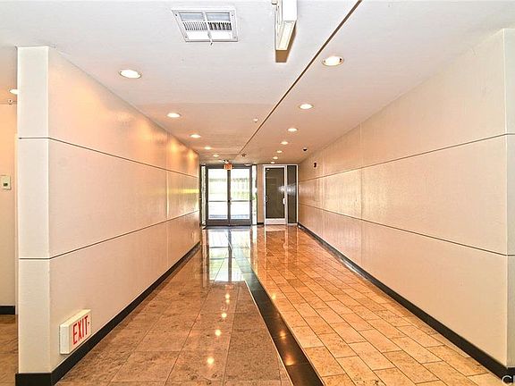 4th image of 160 S Hudson Ave Unit 320