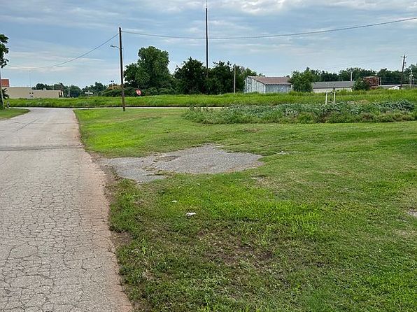 701 W Michigan Ave, Chickasha, OK 73018