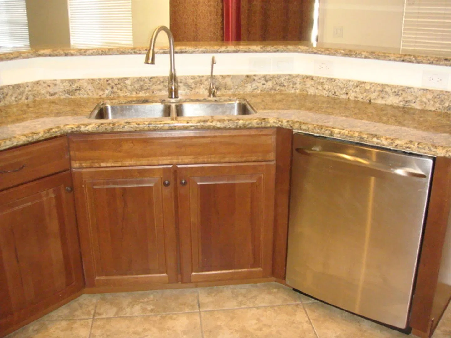 Lovely Peoria Home With Front & Backyard Landscape Included! — Photo 4