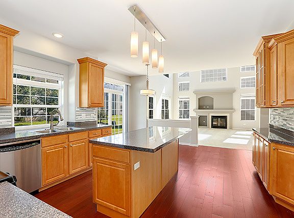 5th image of 1612 Woodland Ln