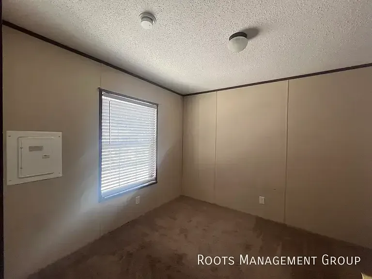 2433 S Riverside Dr #41 — Photo 2
