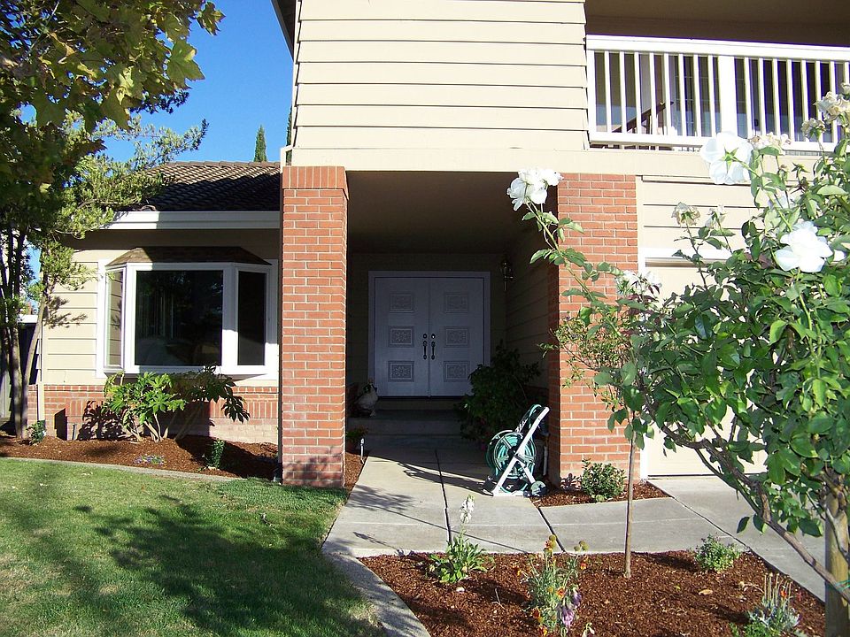 Well defined frontage