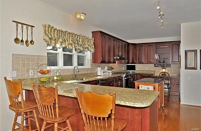 2nd image of 1855 Hawkins Pl