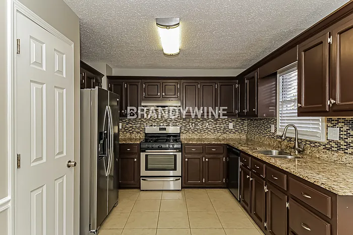 106 Whitney Ln — Photo 8