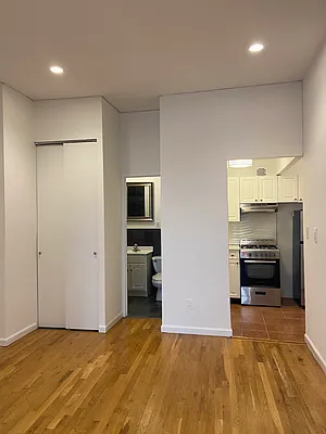 Rented by City Connections Realty | media 8