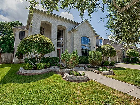 3rd image of 202 Forest Creek Dr
