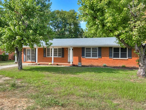 3rd image of 3639 Lynnwood Dr