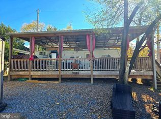 22 Rabbit Rd, Falling Waters, WV 25419