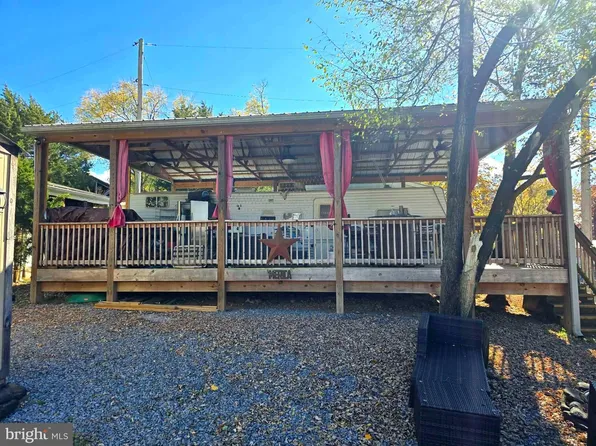 22 Rabbit Rd, Falling Waters, WV 25419