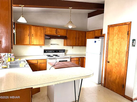 5th image of 329 Allen St