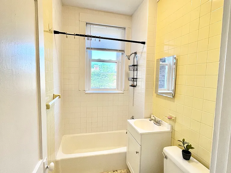 129 Chiswick Rd #13 — Photo 13