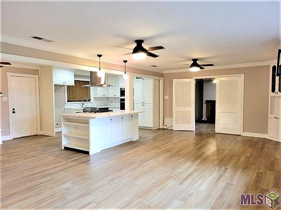 3rd image of 9522 N Parkview Dr