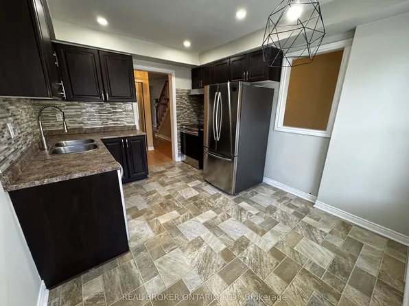 72 Wyatt Ln S, Aurora, ON L4G 7E4