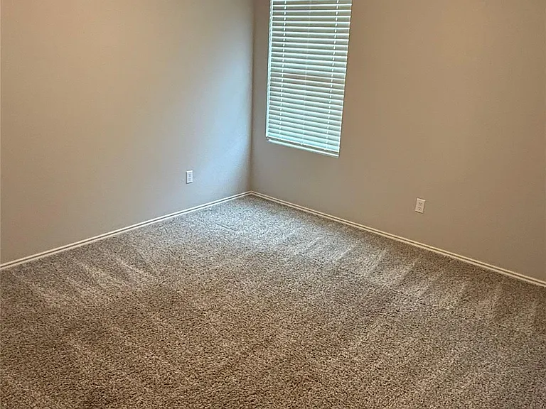 100 Granville Ct — Photo 6
