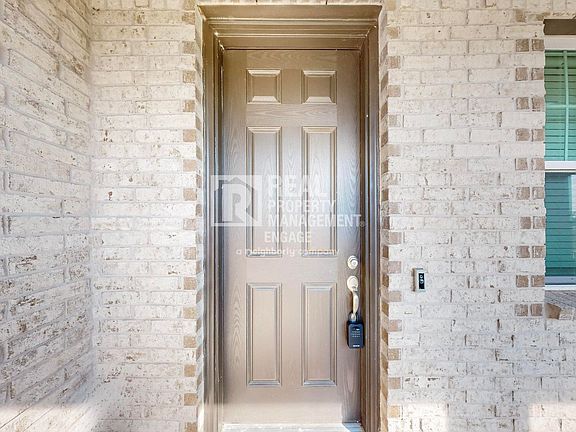 4th image of 1721 Continental Dr