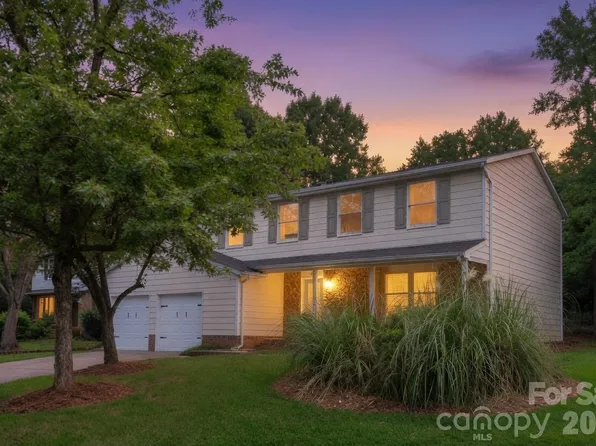 9524 Robert Burns Ct, Charlotte, NC 28213