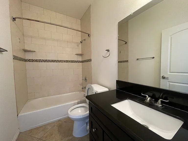 3439 S Catalina St - USC student housing — Photo 16
