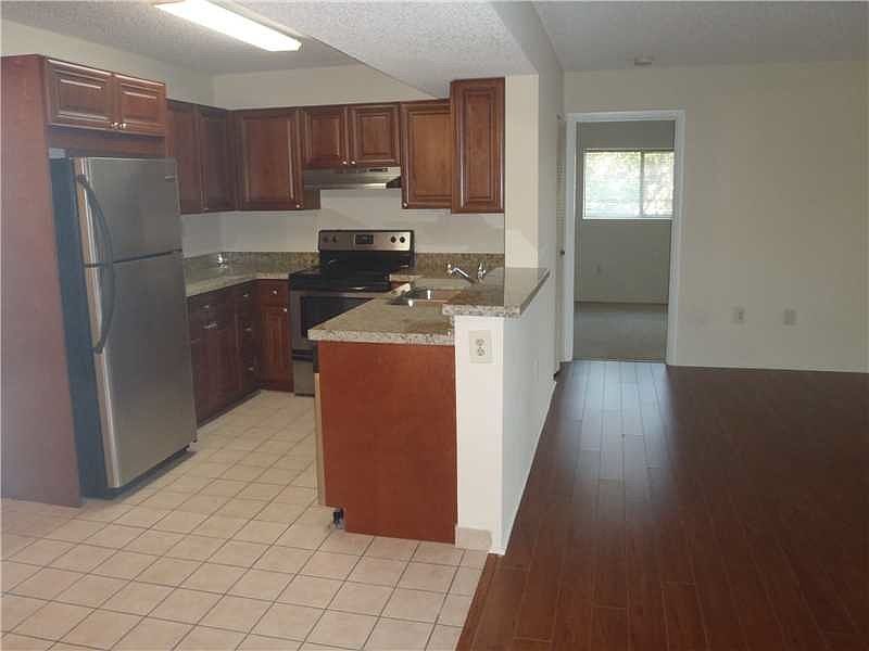 1st image of 350 Palm Cir W APT 306