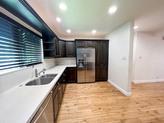 3rd image of 5519 Royer Ave
