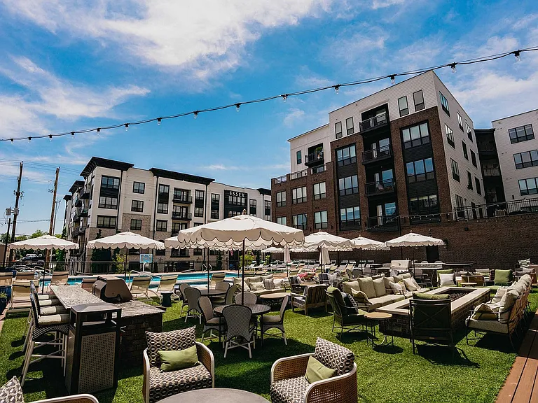 16_Langham_PoolDeck