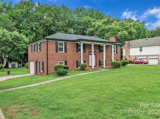 5633 Mallard Dr S, Charlotte, NC 28227