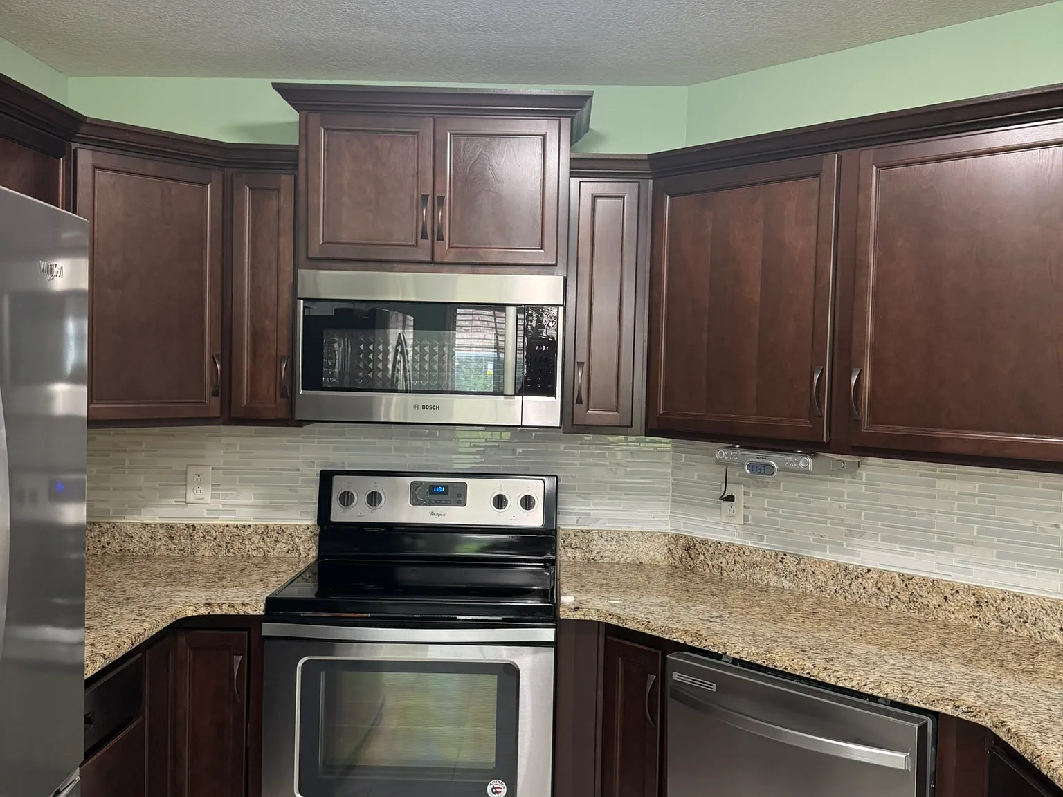 3 bed, 1323 sqft, $1,950 — Photo 4