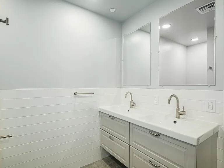 342 W Queen Ln #6 — Photo 8