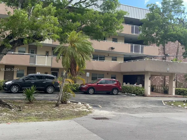 3600 NE 170th St APT 108, North Miami Beach, FL 33160