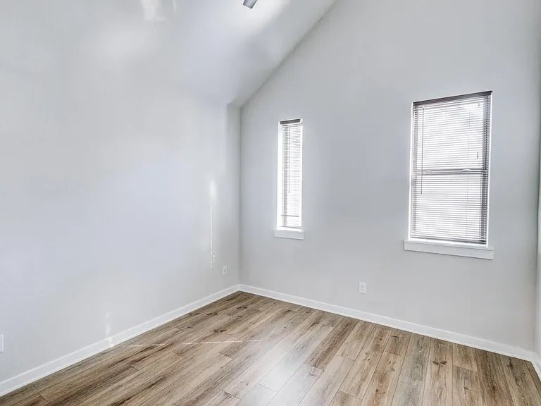 2261 Rook Dr — Photo 7