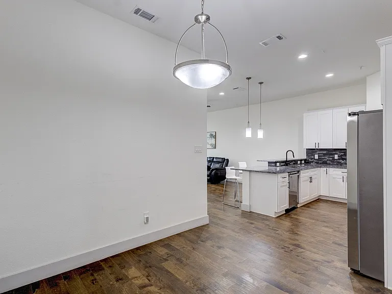 6043 Rivendell Dr — Photo 13