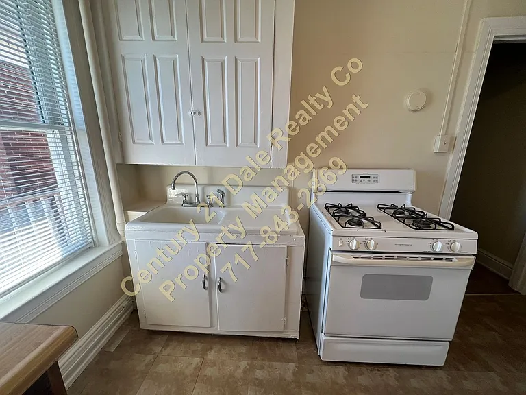1305 N George St #2 — Photo 4