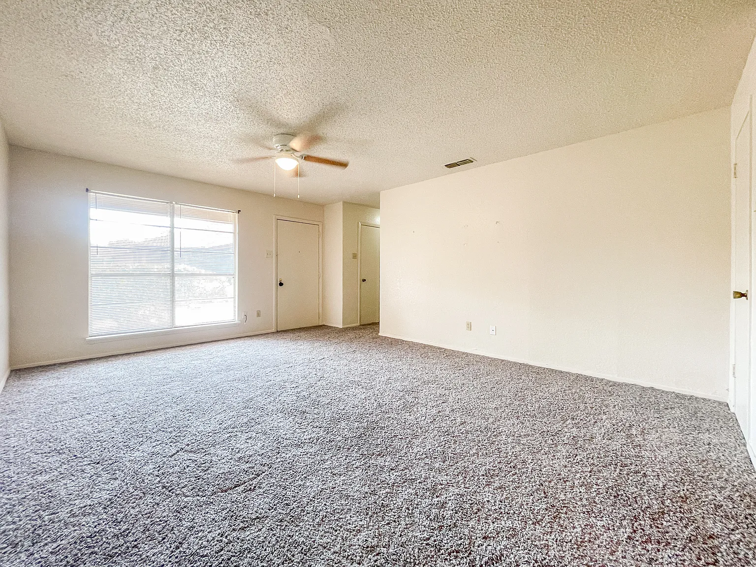 2 bed, 1.5 bath, 1113 sqft, $1,200 — Photo 4