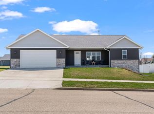 2128 Cambridge Ct, Reedsburg, WI 53959
