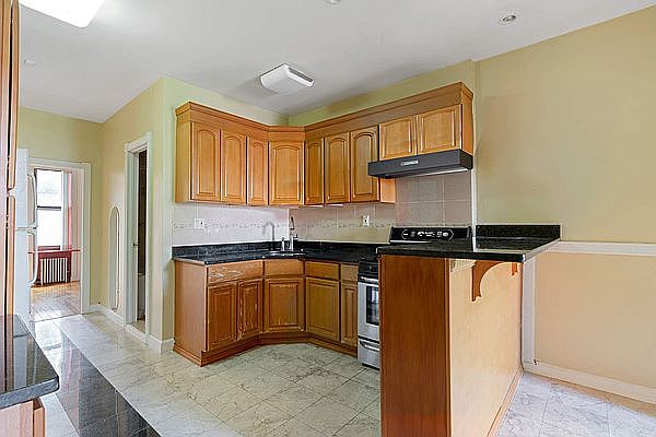 1st image of 149 Herkimer St Floor 3
