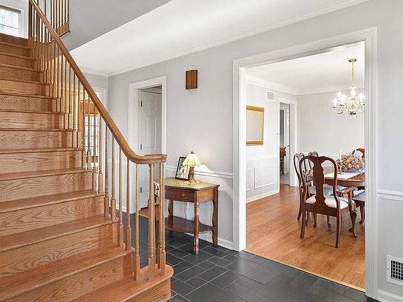 4th image of 5107 Garland Ct