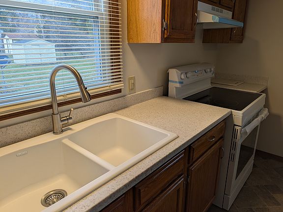 3rd image of 1331 Borden Rd #R