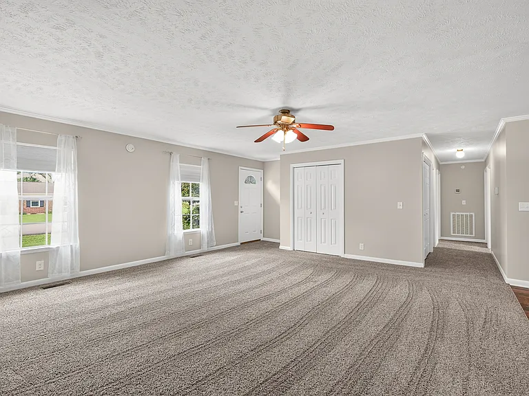 2504 Angelyn Dr — Photo 9