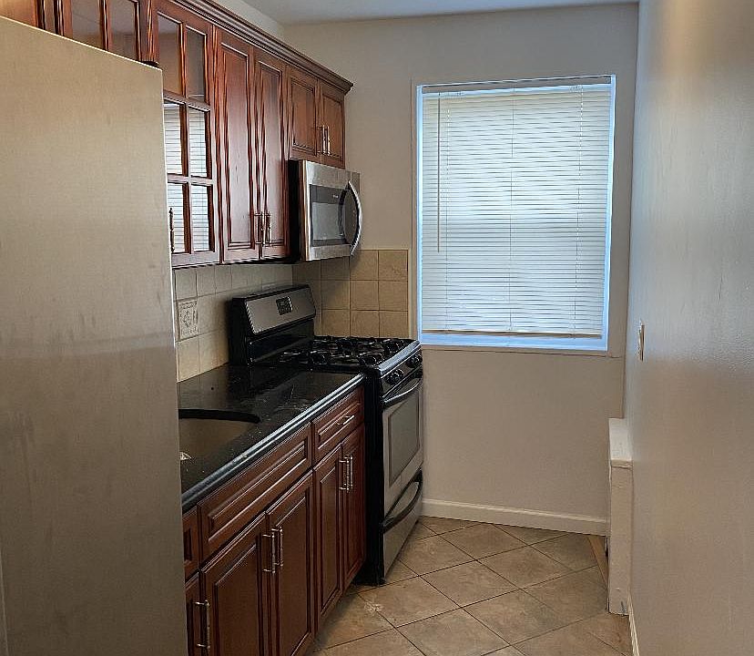 1st image of 1070 Shore Pkwy #2