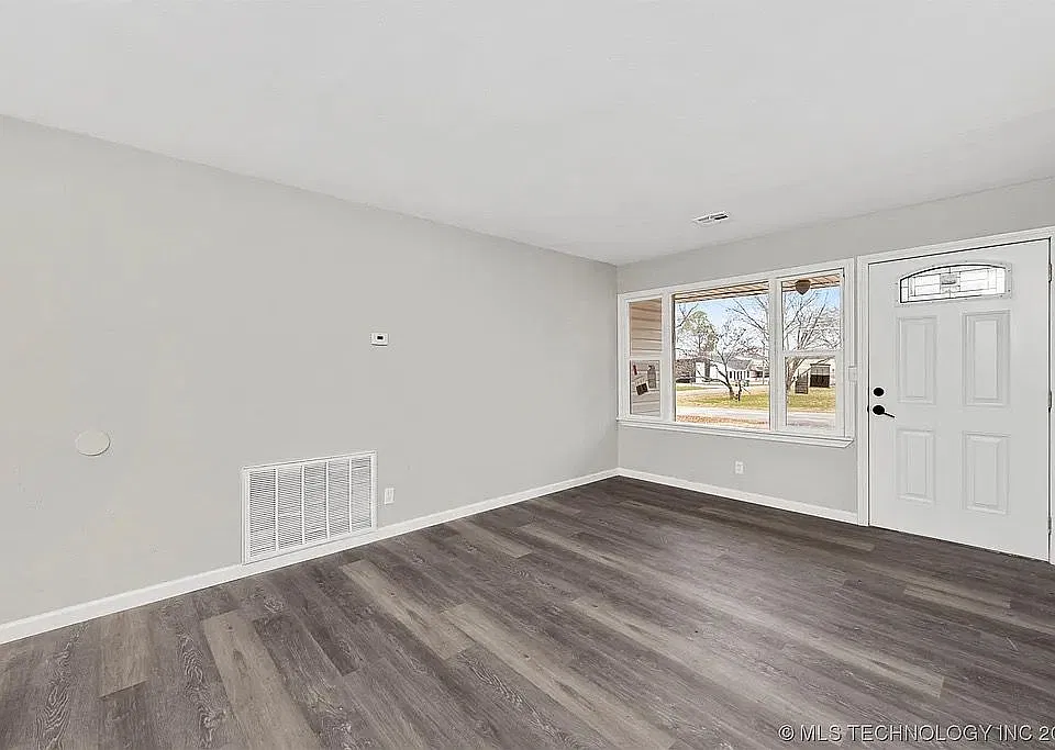 802 SE 7th St