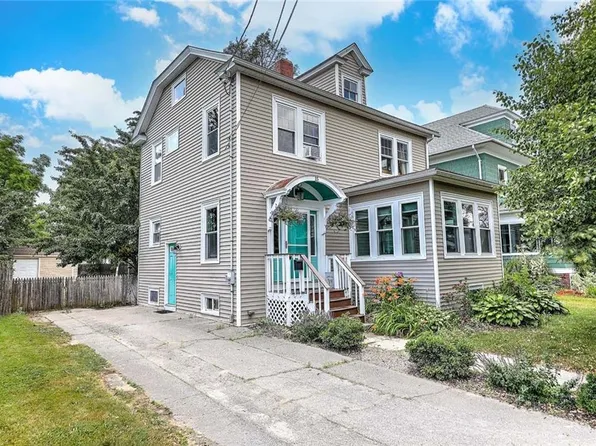 15 Bow St, Cranston, RI 02905