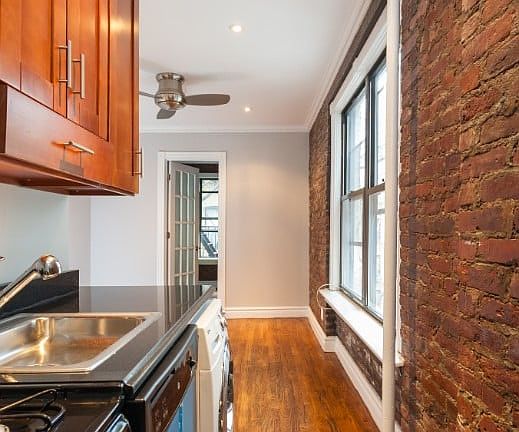 5th image of 416 E 13th St APT 5D