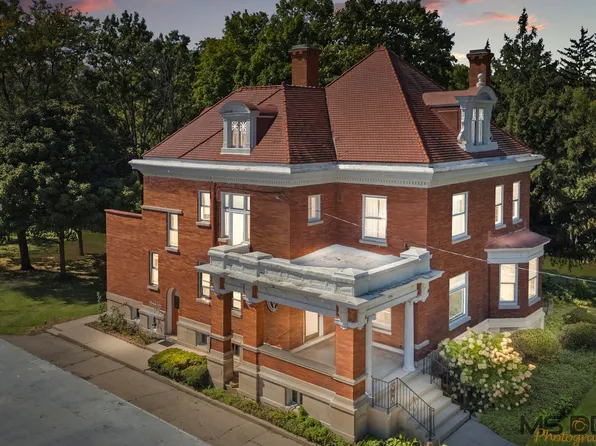 556 W State St, Sycamore, IL 60178