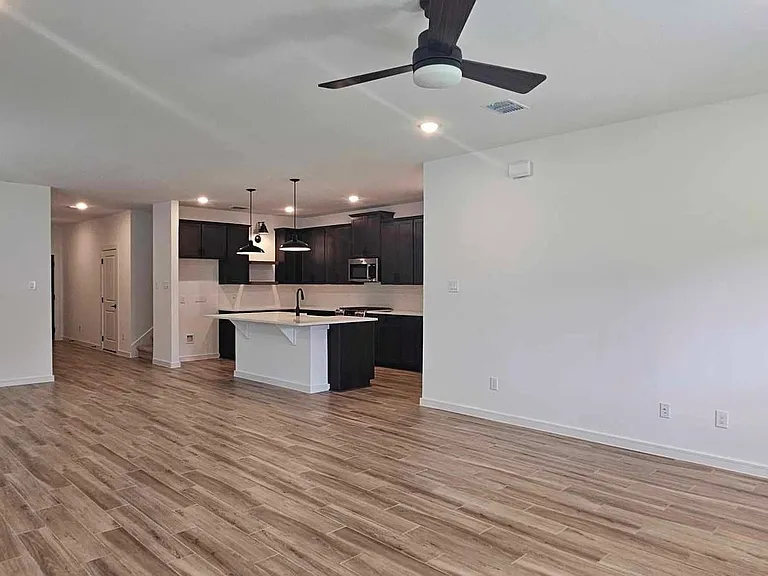 8423 Bay Ridge Cir — Photo 13