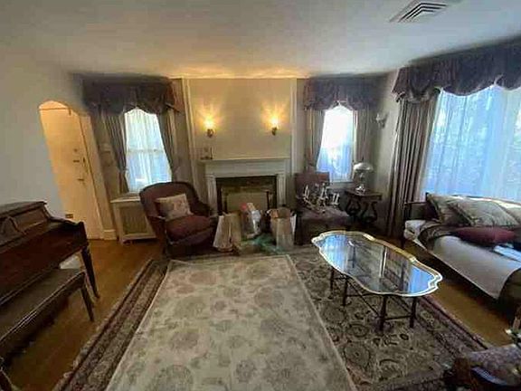 2nd image of 5007 Hampden Ln