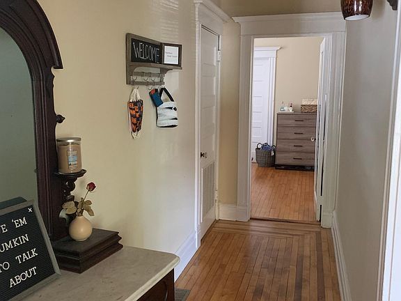 View from the entryway, looking into second bedroom