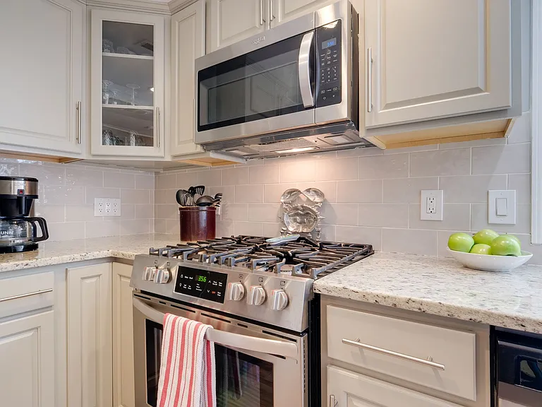 102 Wolfe St — Photo 10