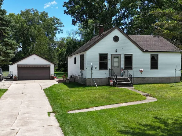936 Lakeview Dr, Green Bay, WI 54313