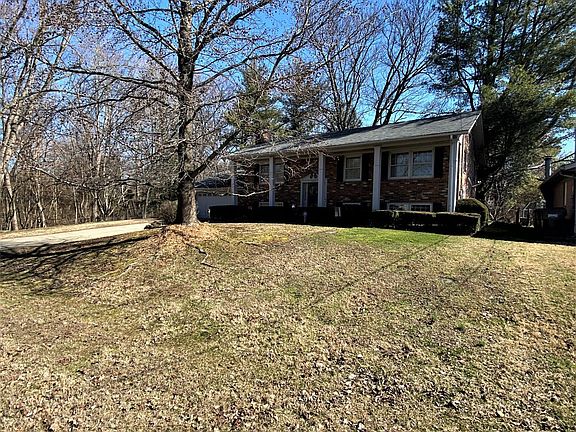 4th image of 9803 Lakewood Dr